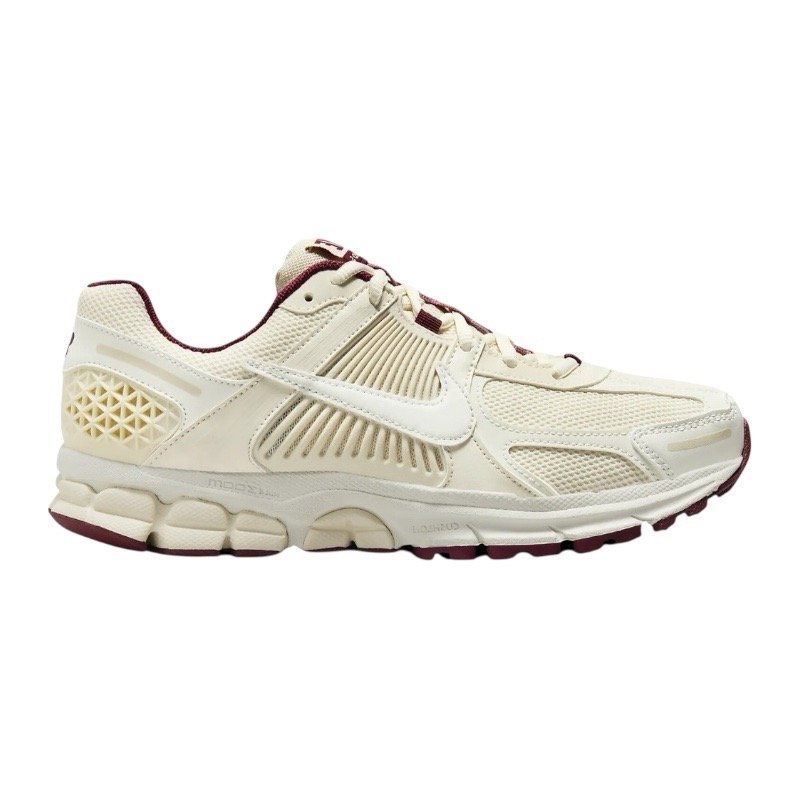 IMG_1697.jpeg Nike Zoom Vomero 5 “Valentine’s Day” - Image 1